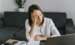 Нет мотивации к работе из-за недостатка сна: как повысить продуктивность с помощью правильной рутины перед сном